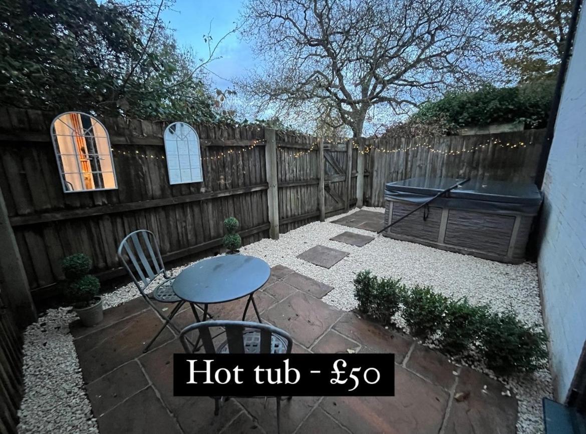 The Hideaway, Hot Tub Apartman Henley-in-Arden Kültér fotó